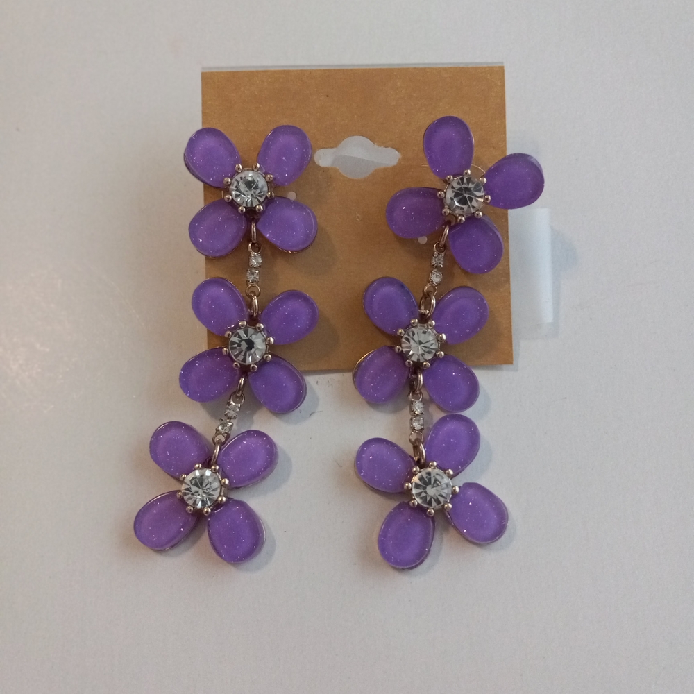 Chic Lavender Floral Earrings with Crystal Accents